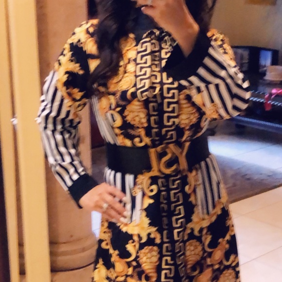 Beautiful Dress - Picture 2 of 3